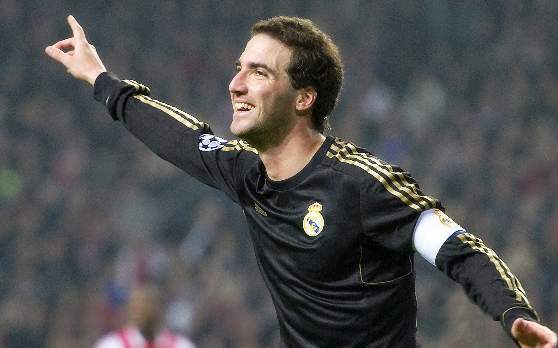 亚博app下载地址-田径赛场焦点！阿根廷队对阵意大利队，防守反击奏效，球队笑到最后